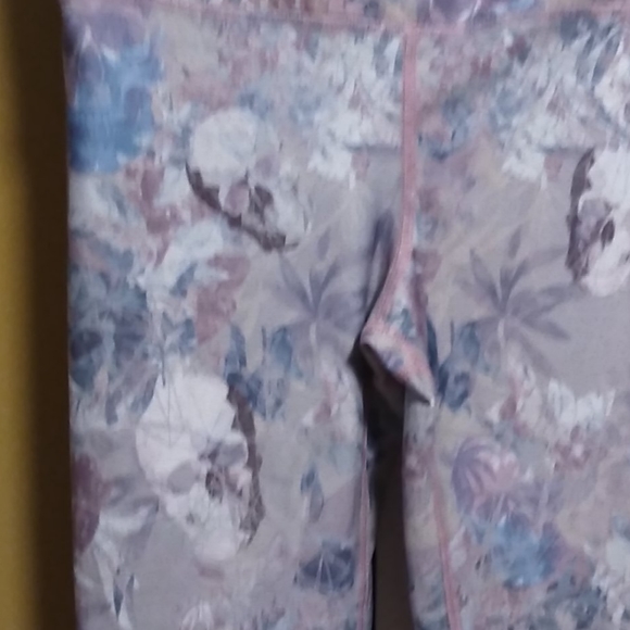 Yoga pants - Picture 2 of 7